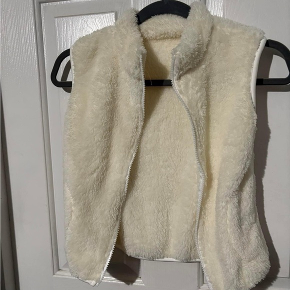 Girls white vest - Picture 1 of 1